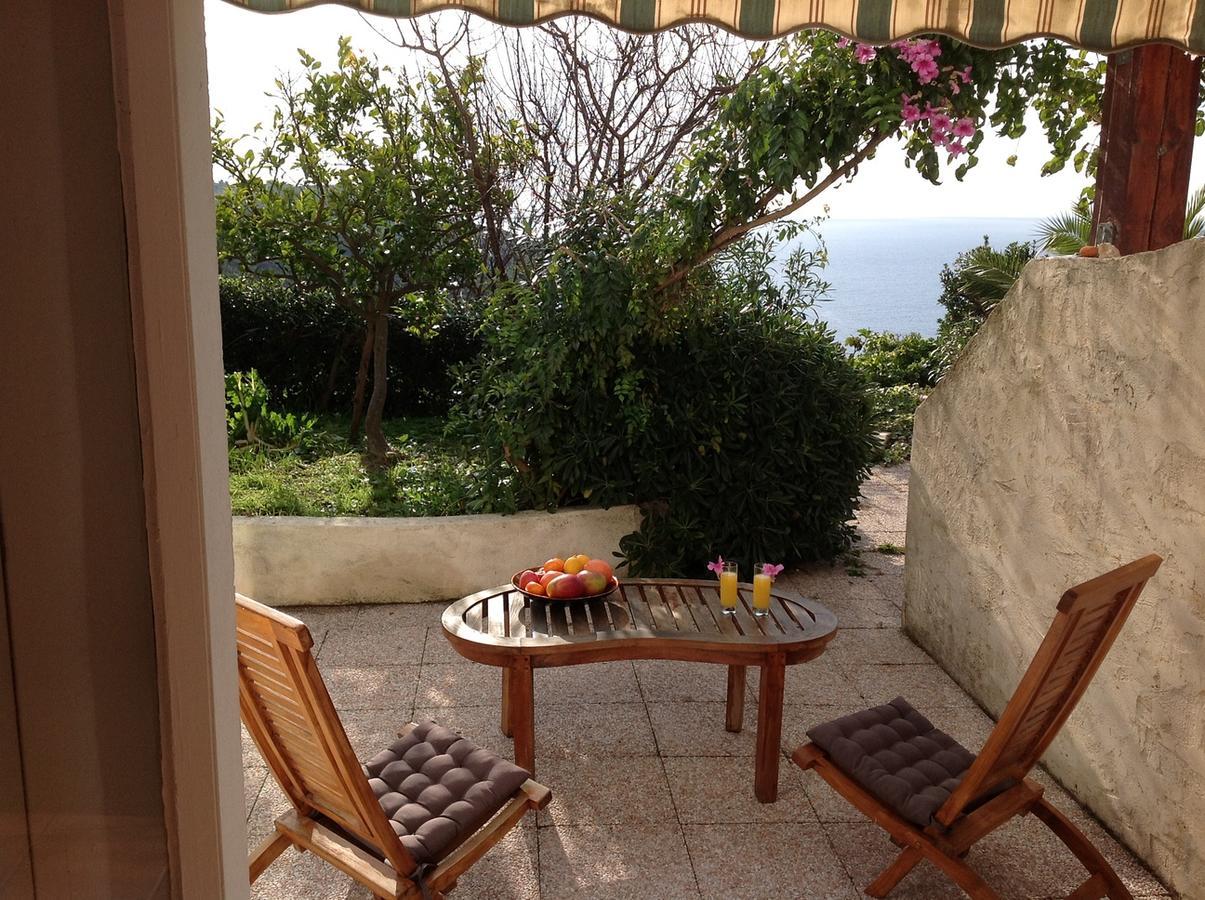 La Coccinelle Aparthotel Île du Levant Екстериор снимка