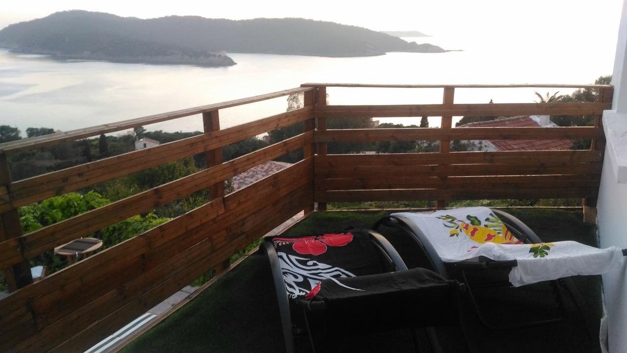 La Coccinelle Aparthotel Île du Levant Екстериор снимка